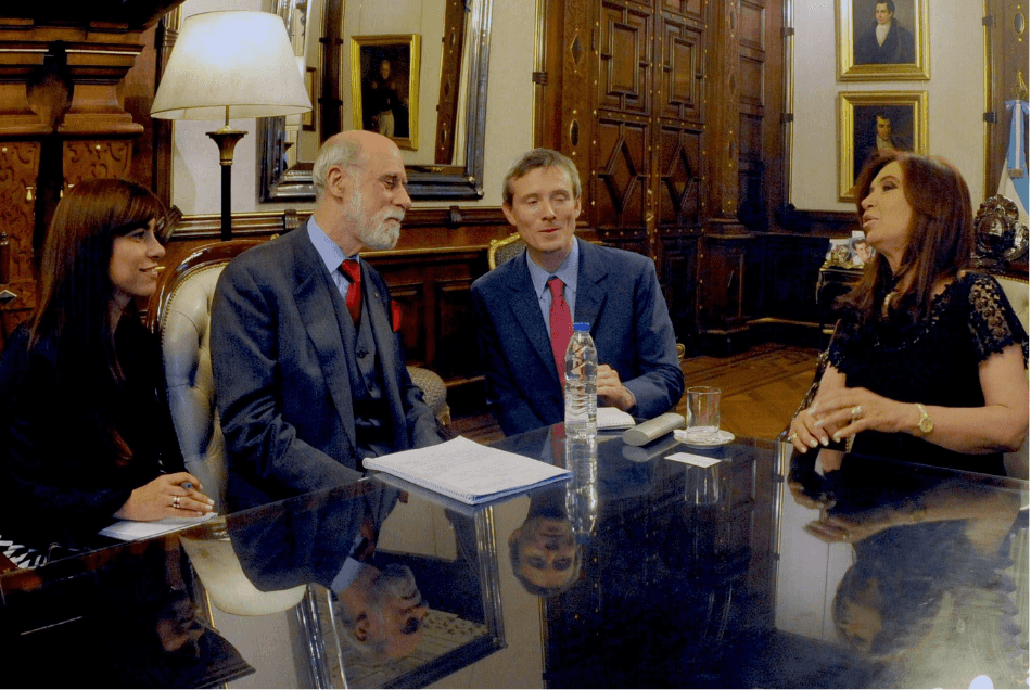 Intérprete de enlace acompañando reunión diplomática con líderes políticos argentinos (Cristina Fernández de Kirchner) y empresariales – interpretación ejecutiva Casabest