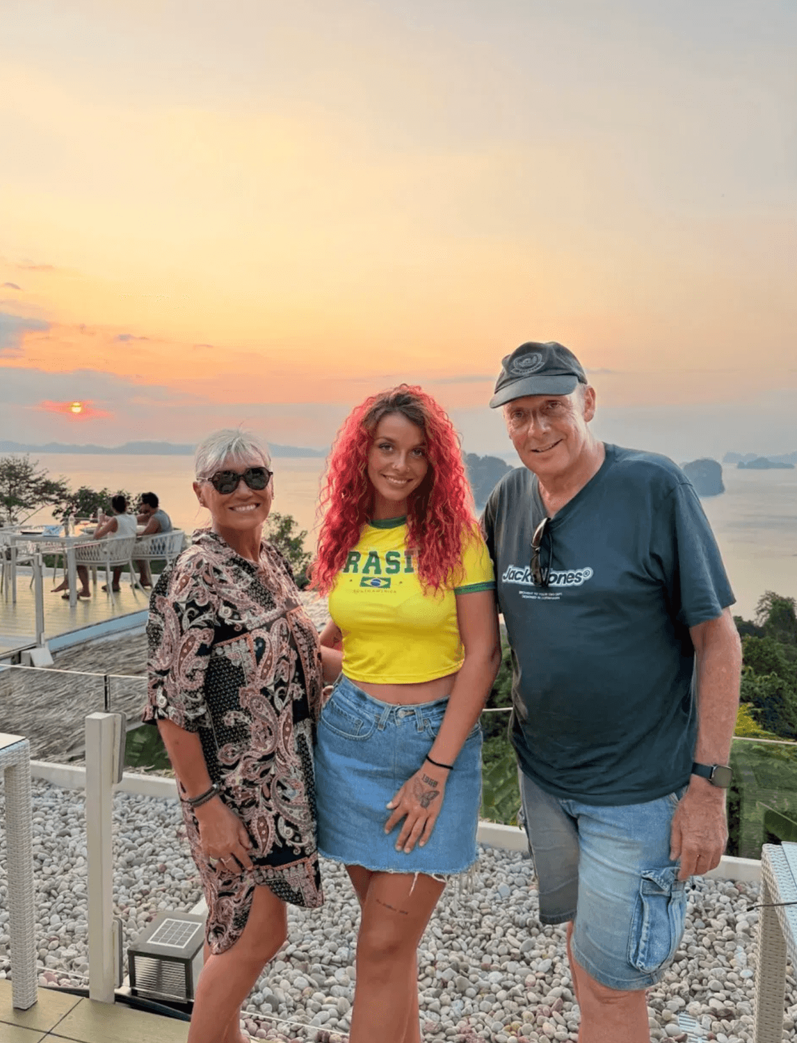 Déborah et ses parents en Thaïlande