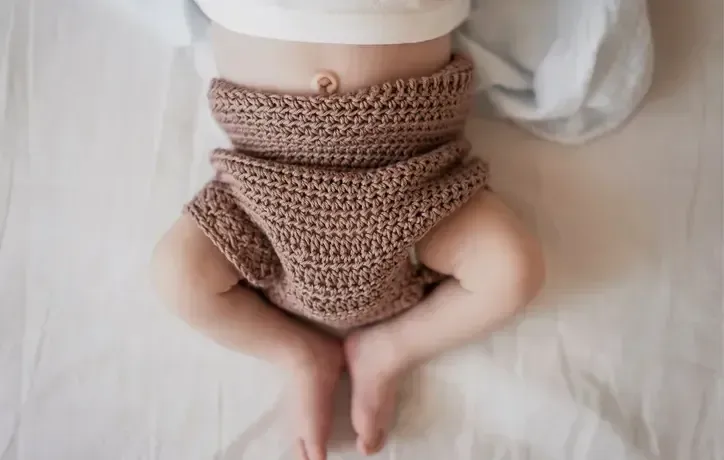 Asesoría prenatal – foto de bebé sobre manta