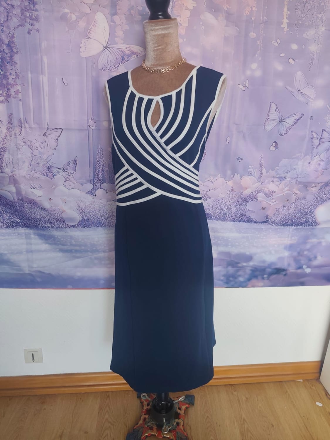 Robe REF27)