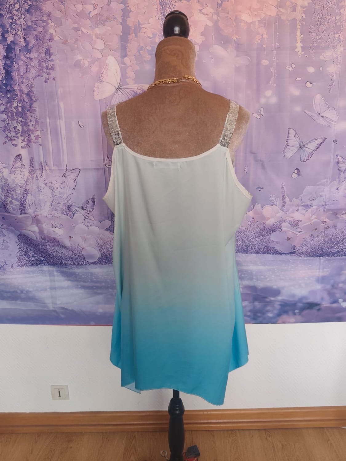 Robe REF28)