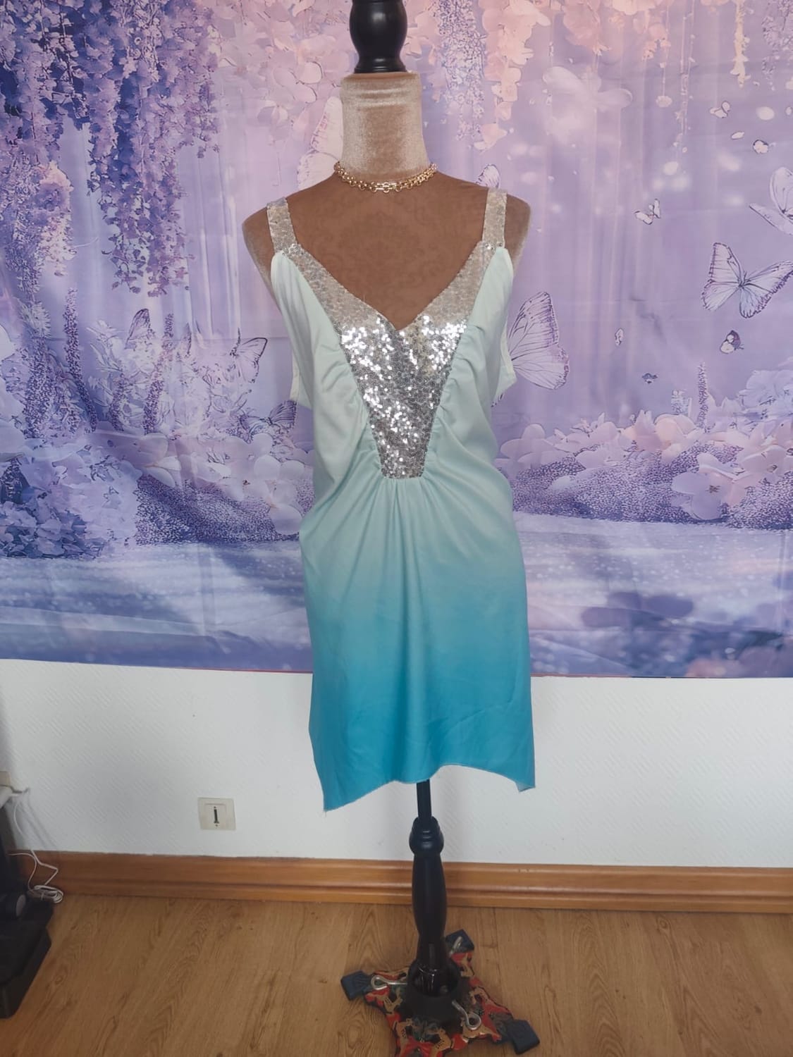 Robe REF28)