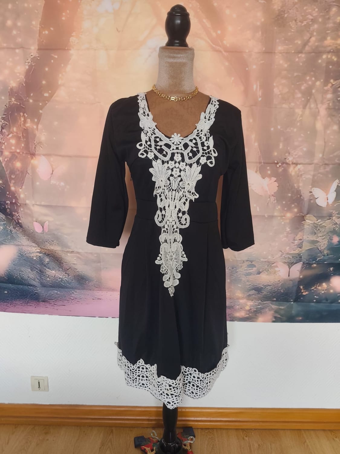 Robe REF32)