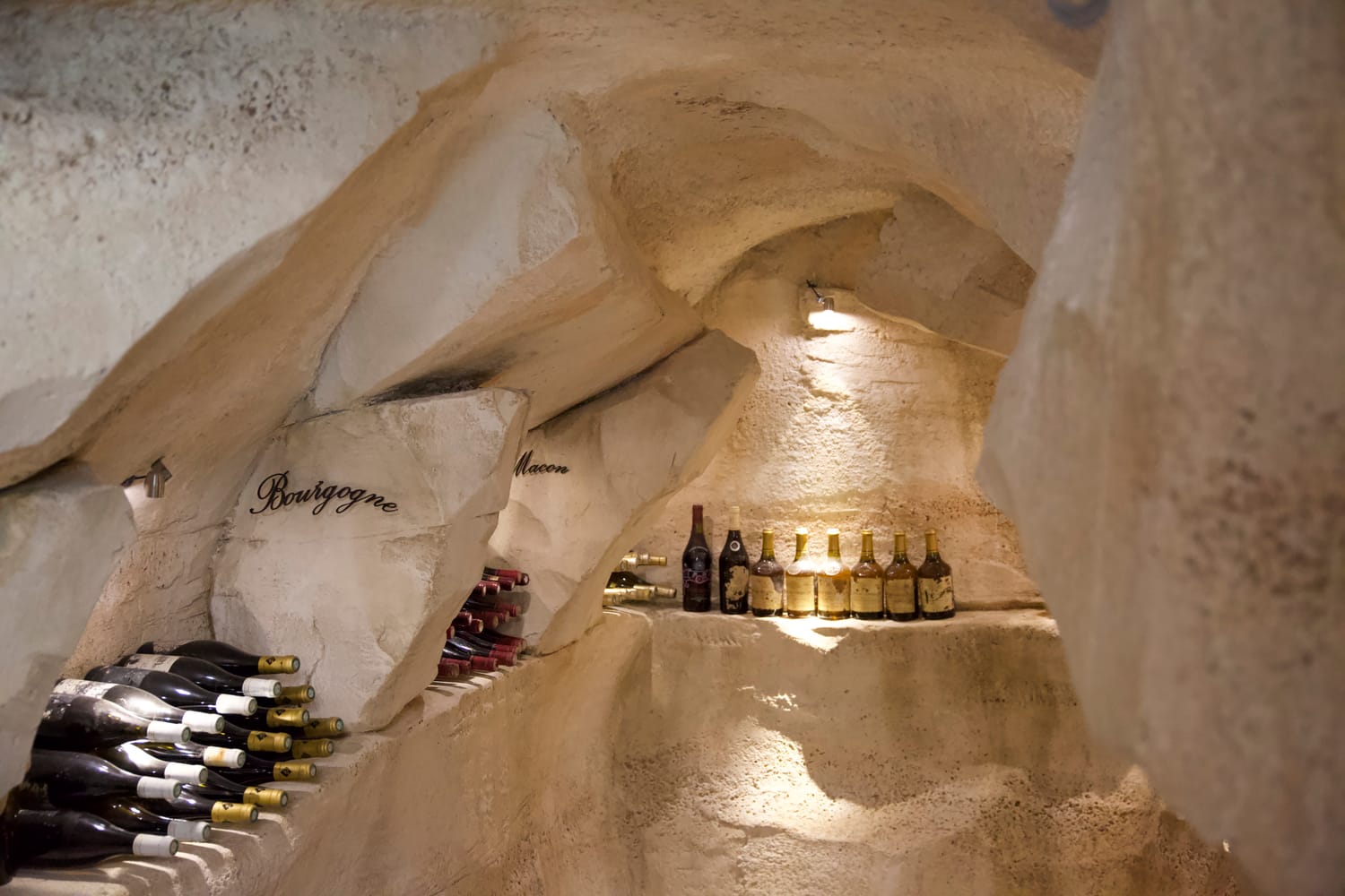 faux rocher cave a vin