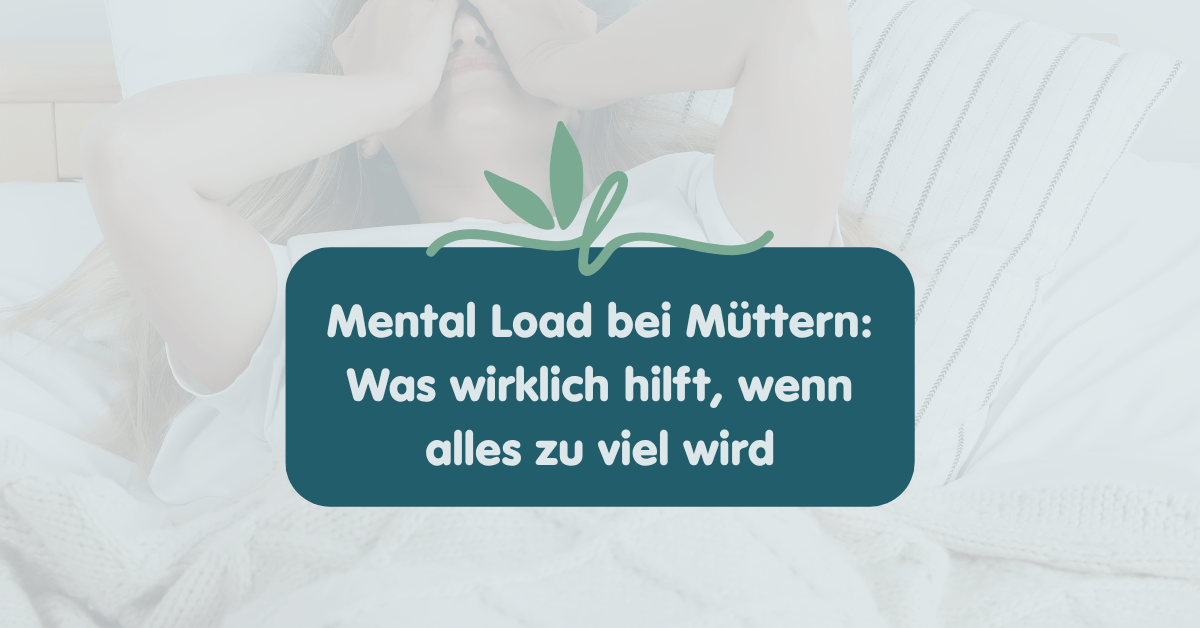 Im Hintergrund sieht man eine Frau, die sich die Hände vors Gesicht hält. Mental Load bei Müttern: Was wirklich hilft, wenn alles zu viel wird