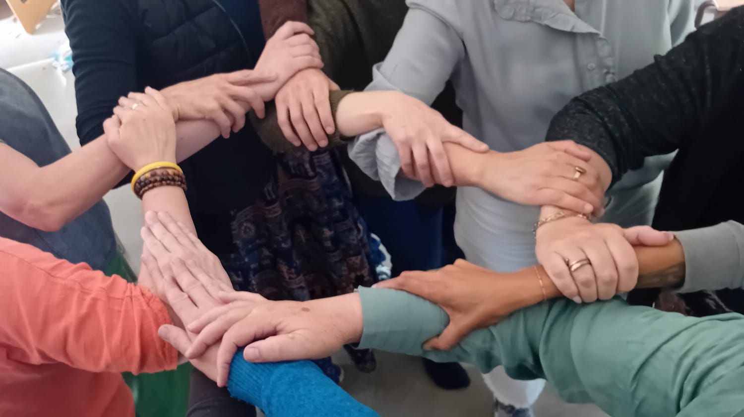 Une équipe, du soutien, de la co-facilitation, de l'entraide, jamais seul/seule