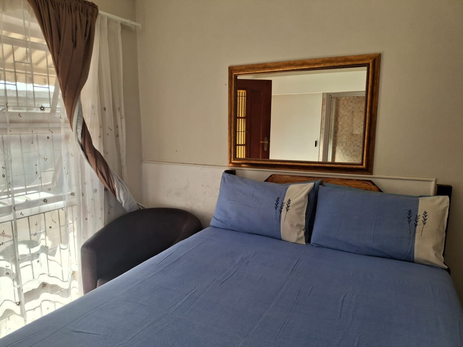 40B Guest House The Bougainvillea Room.