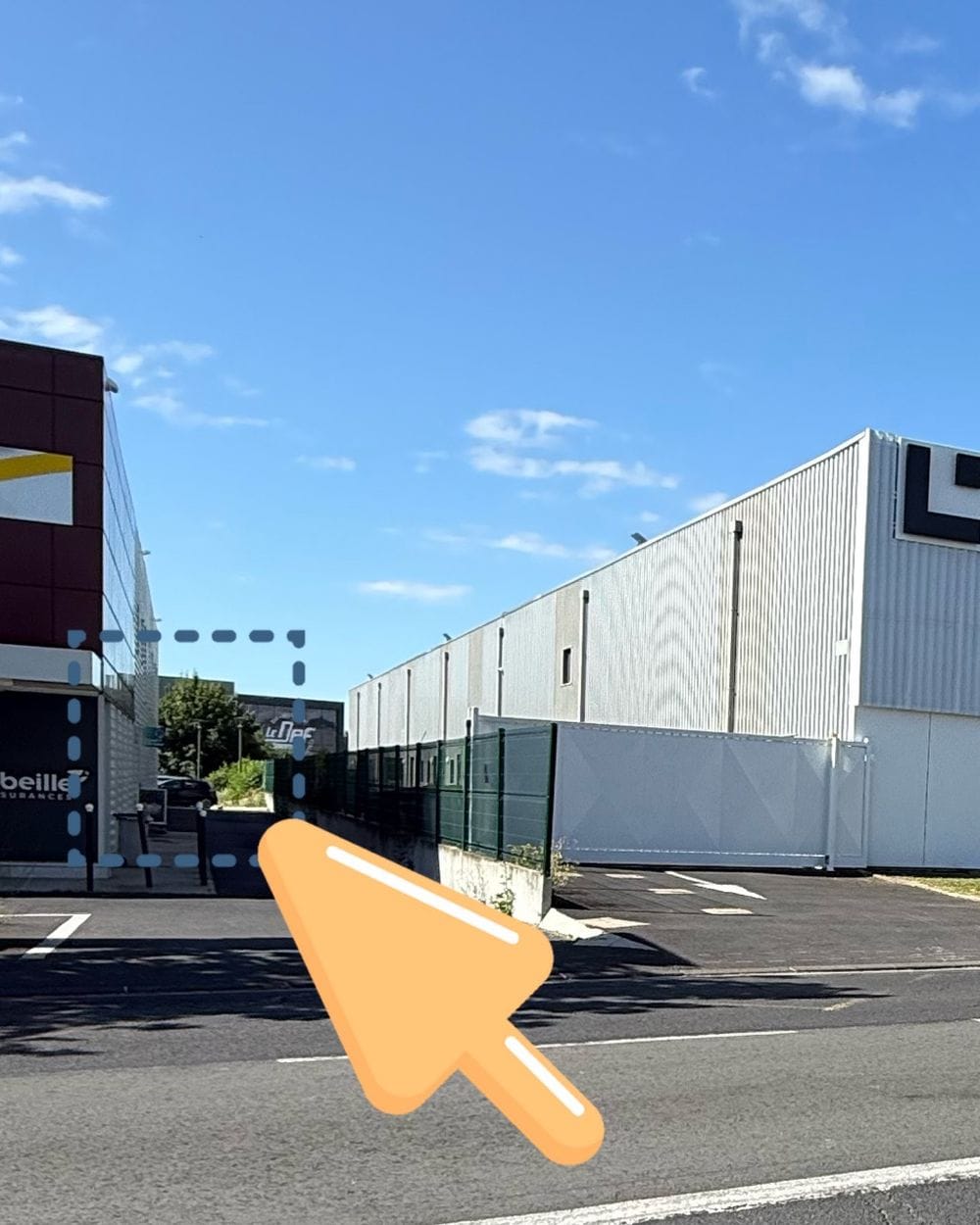 Entrée du studio Audrey Nails, zone commerciale d'Aubière près de Clermont-Ferrand