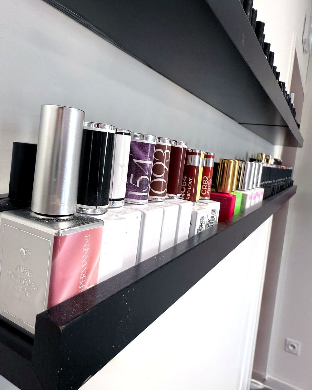 Collection de vernis semi-permanents au studio Audrey Nails, Aubière