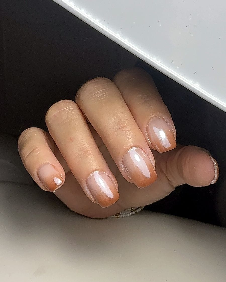 Ongles nude effet chromé nacré, Aubière