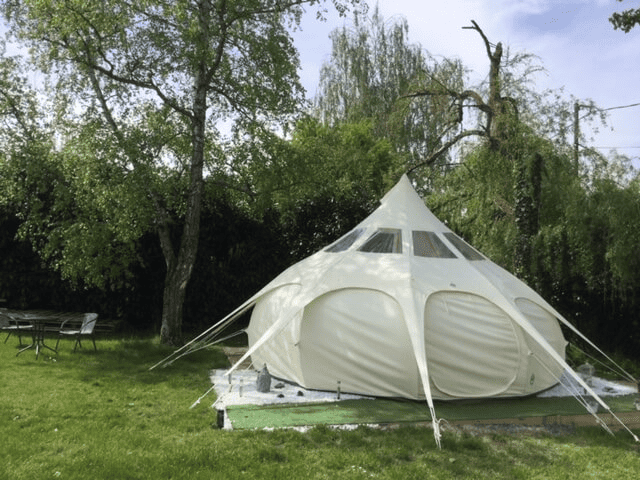 tente cocooning pour soins énergétiques et accompagnements holistiques à l’Atelier Magique de Gaïa