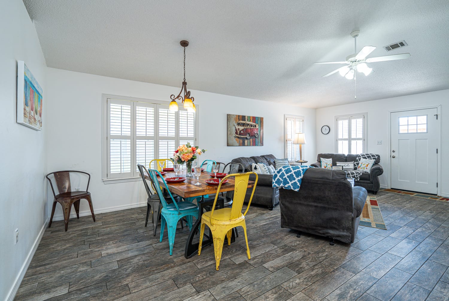 Windstarr Destin vacation rental dining and living room