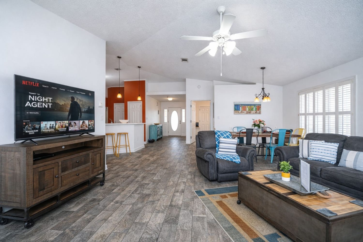 Windstarr Destin vacation rental living room with tv netflix
