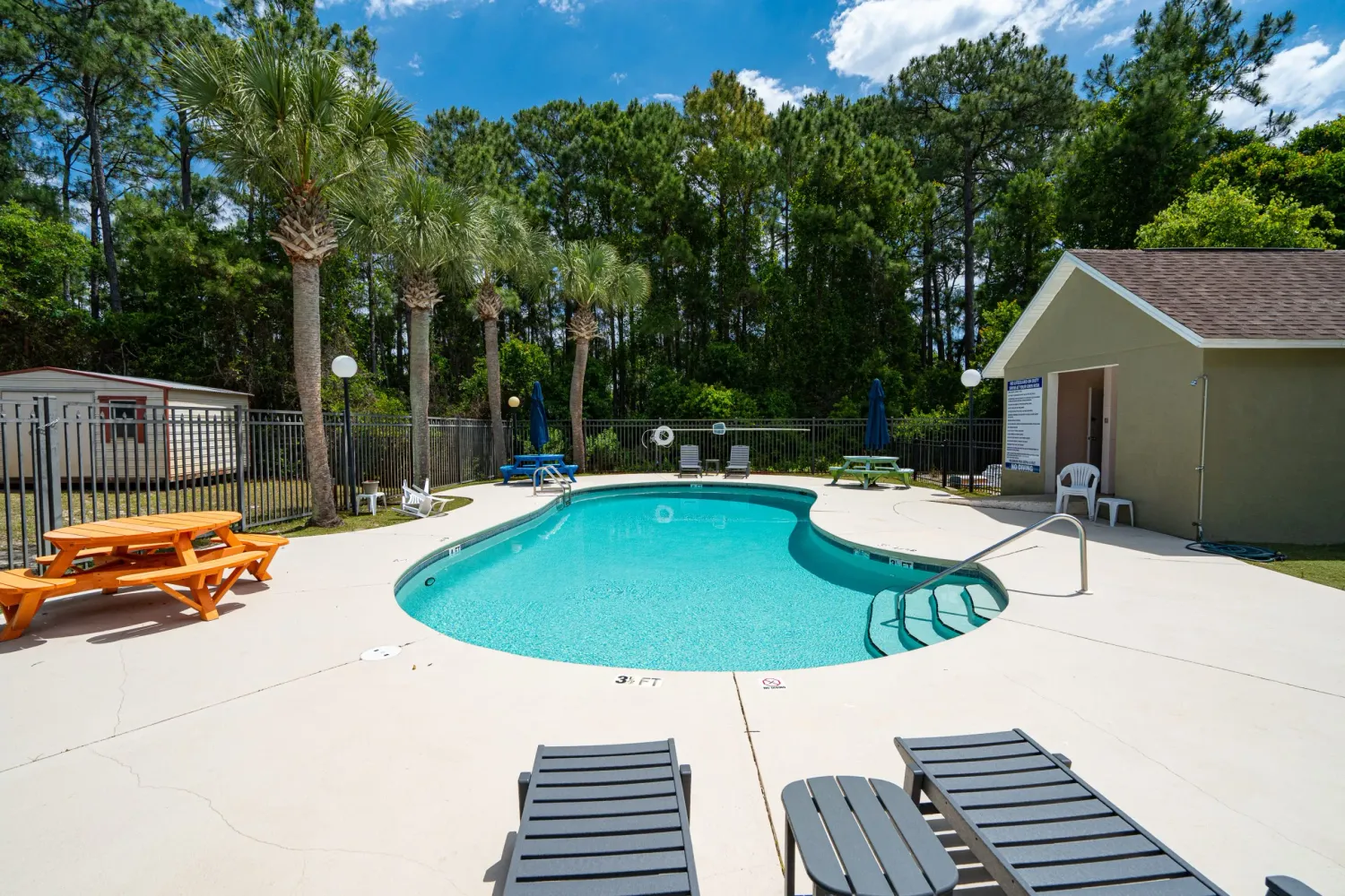 Destin vacation rental community pool
