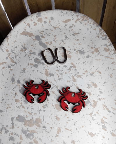 crabe pampilles bois peint a la  main et  résine 