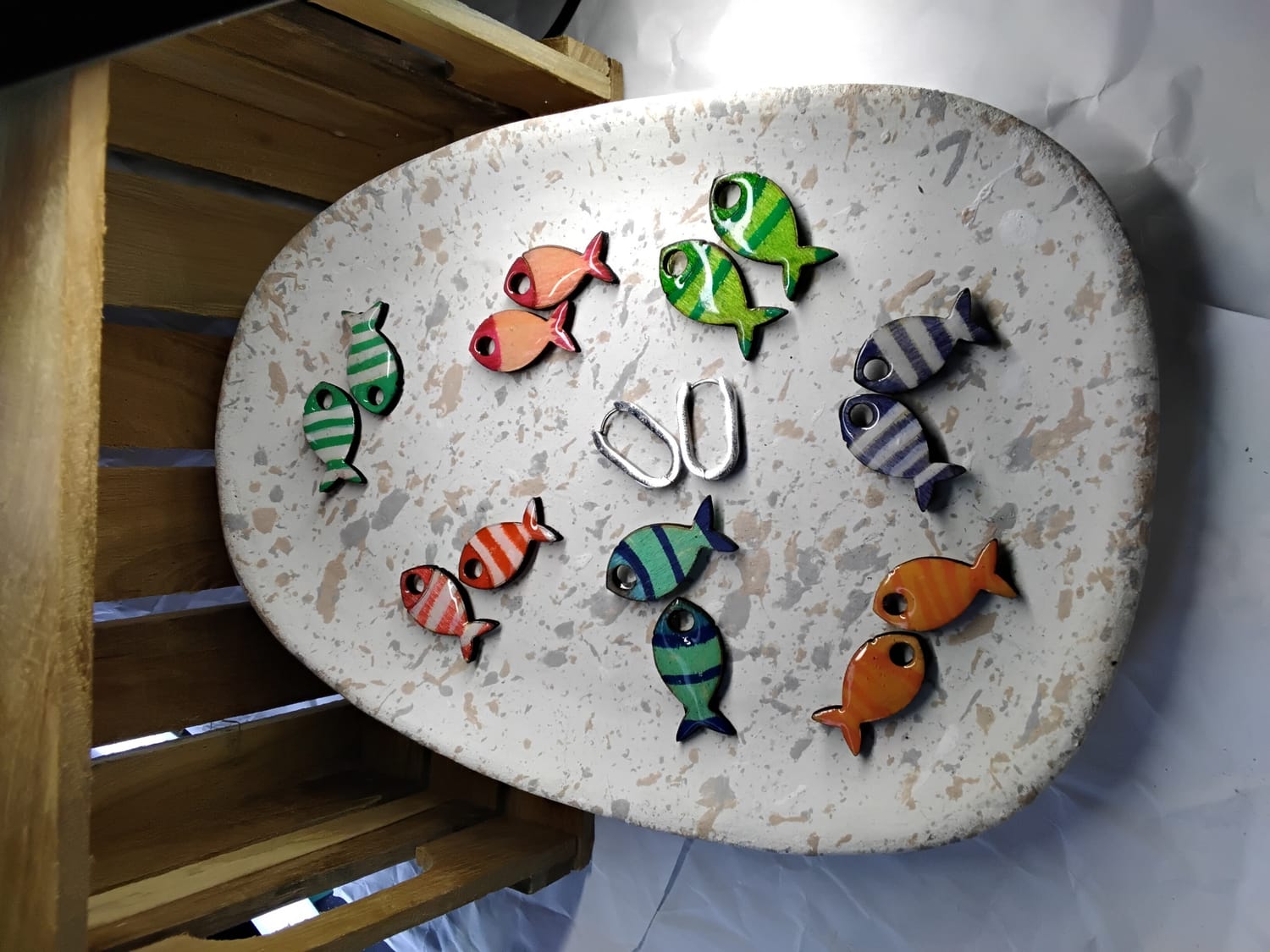 pampille poissons en bois résine et peint al a main 