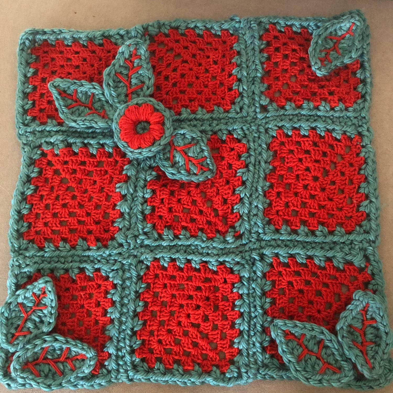 granny square, feuille et fleur en crochet
