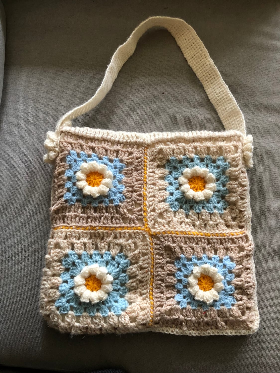 sac fait de granny square en crochet