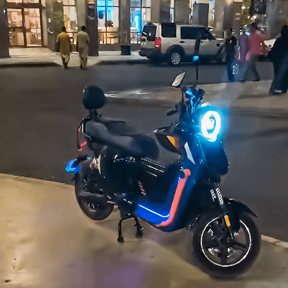 Scooter électrique à Médine pour les déplacements urbains — casque et chargeur fournis