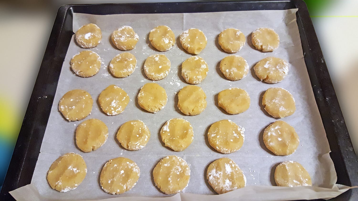 the raw amaretti cookies on a baking sheet