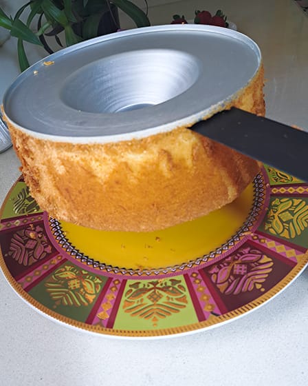 releaing the cake from the bottom of the pan with a spatula