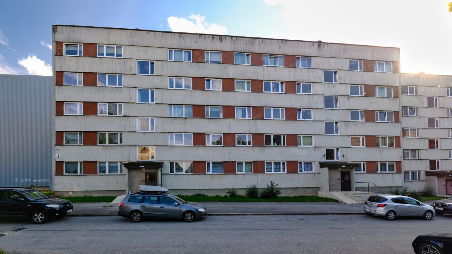 Tehke ülevaatlikke pilte maja välisilmest nii eest- kui tagantvaates.