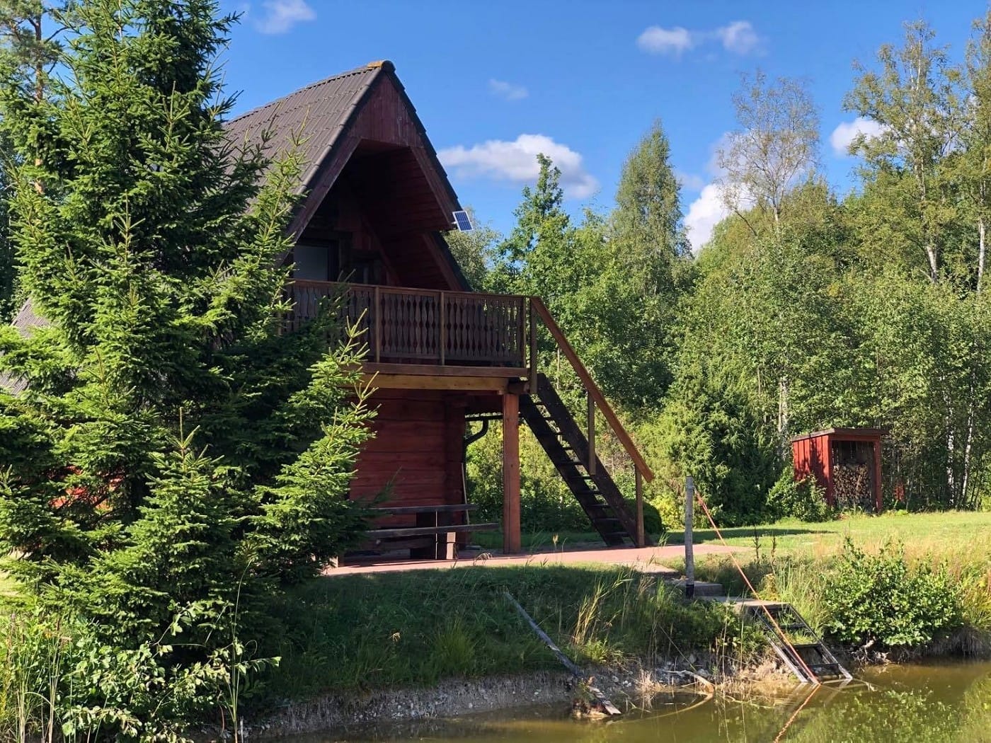 Olen väsinud pidutsejatest ja purjus gruppidest oma puhkemajas. Tahaksin näha teisuguseid inimesi (näiteks peredega lapsed), kes peatuvad meie puhkemajas. Vajaksin ümber positioneerida, aga telefoniga tehtud pildid lihtsalt ei müü.”
