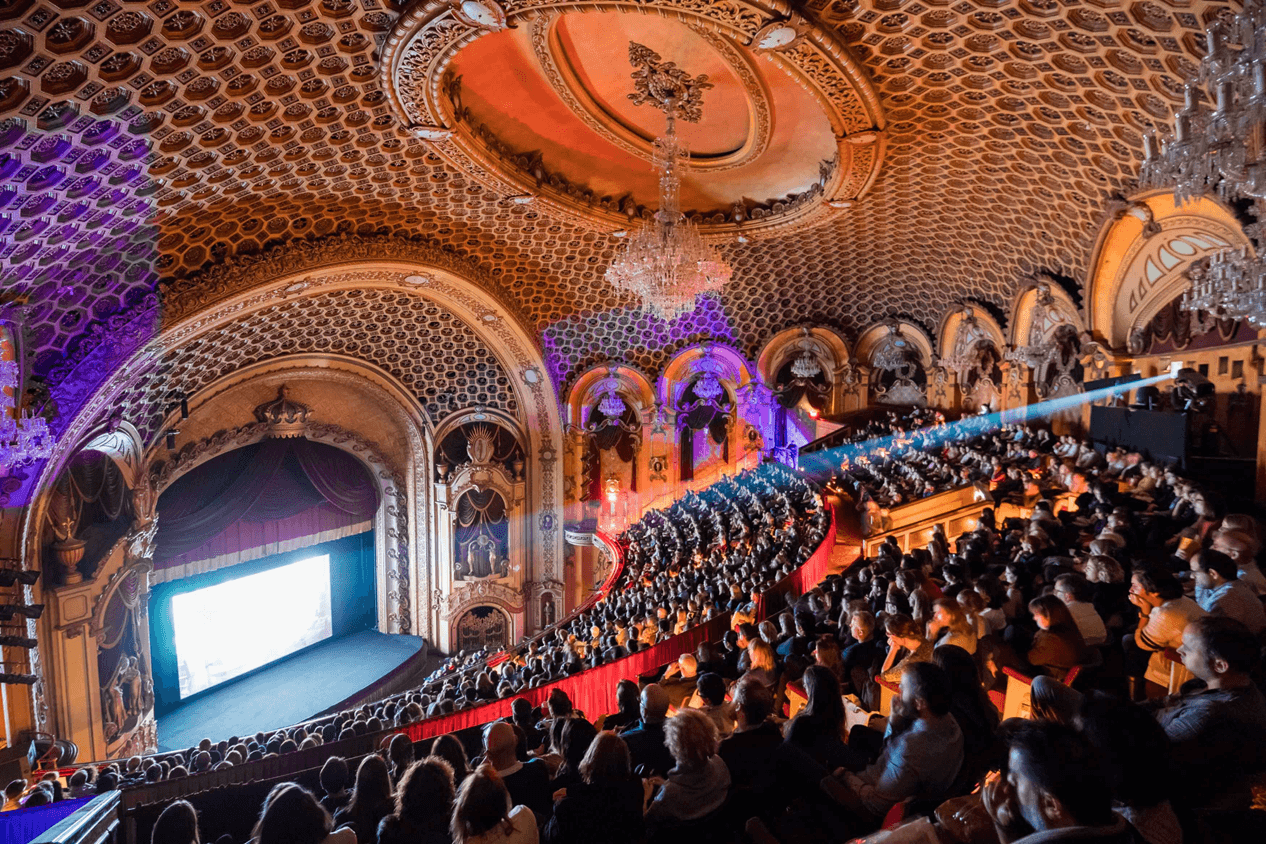 A full theatre of people