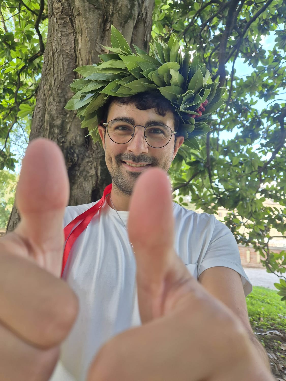 Mario Bucca il giorno della laurea, con la corona d'alloro