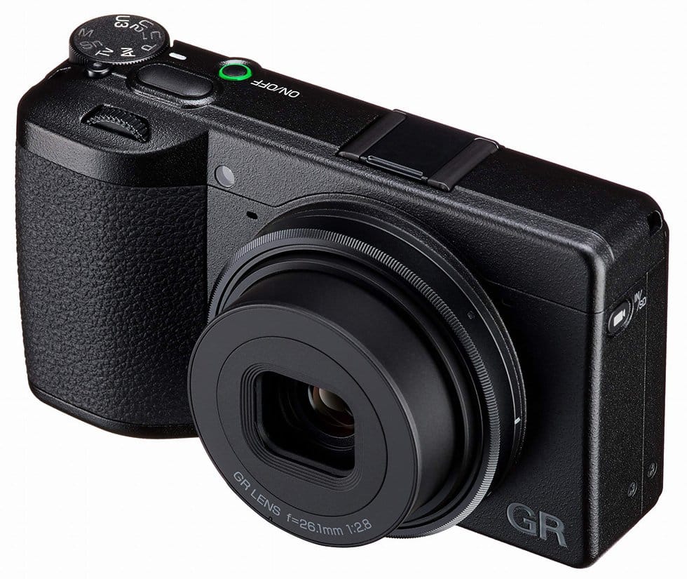 A Ricoh GR IVx kompakt fényképezőgép elölnézetből