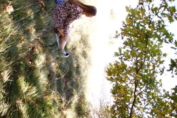 photo de femme en train de réfléchir