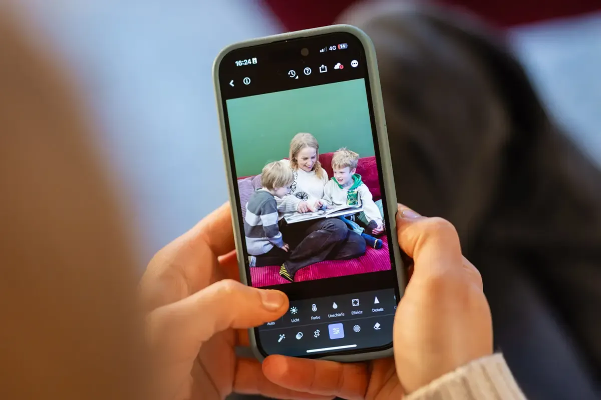 Handy mit Familienbild