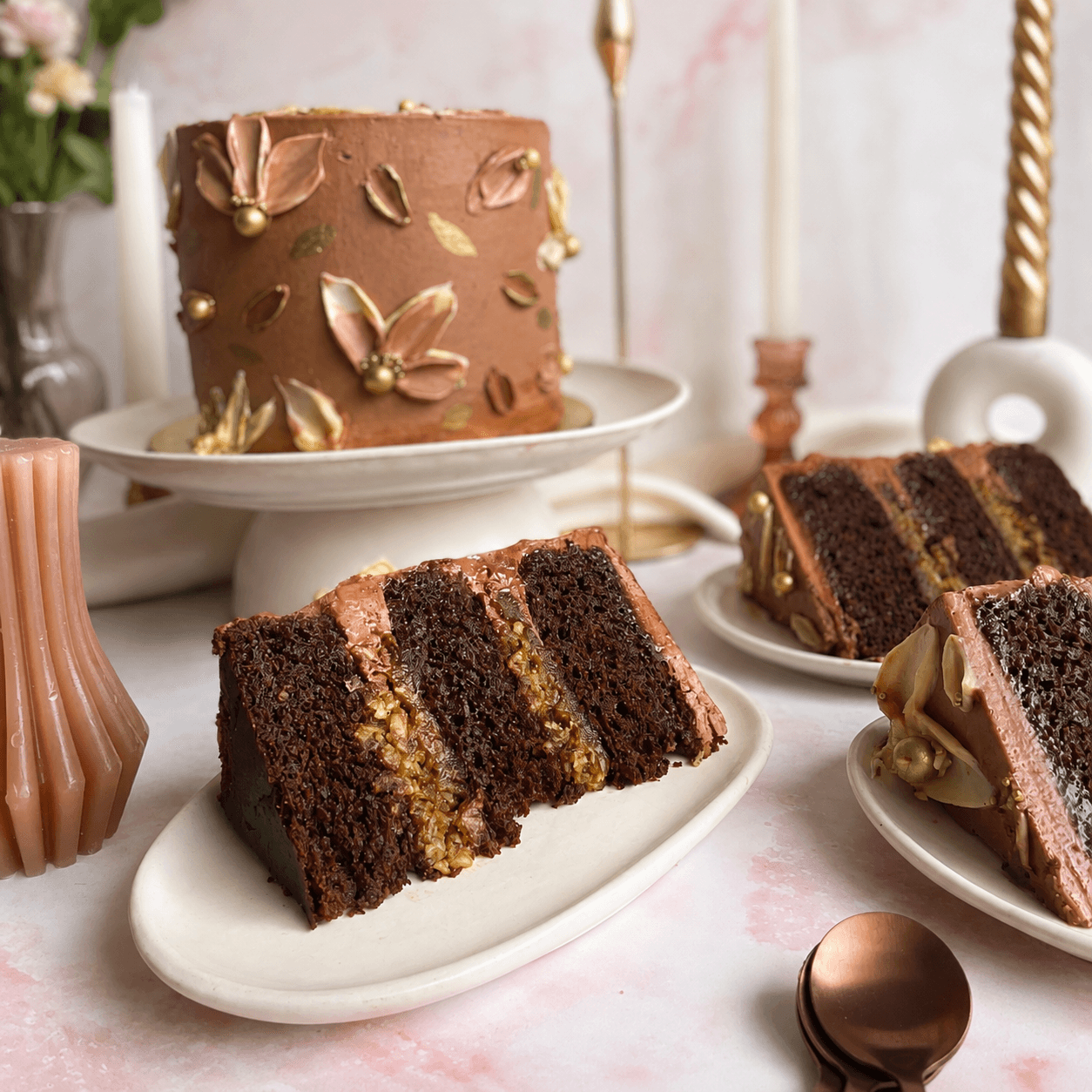 Corte de Dubai Chocolate Cake