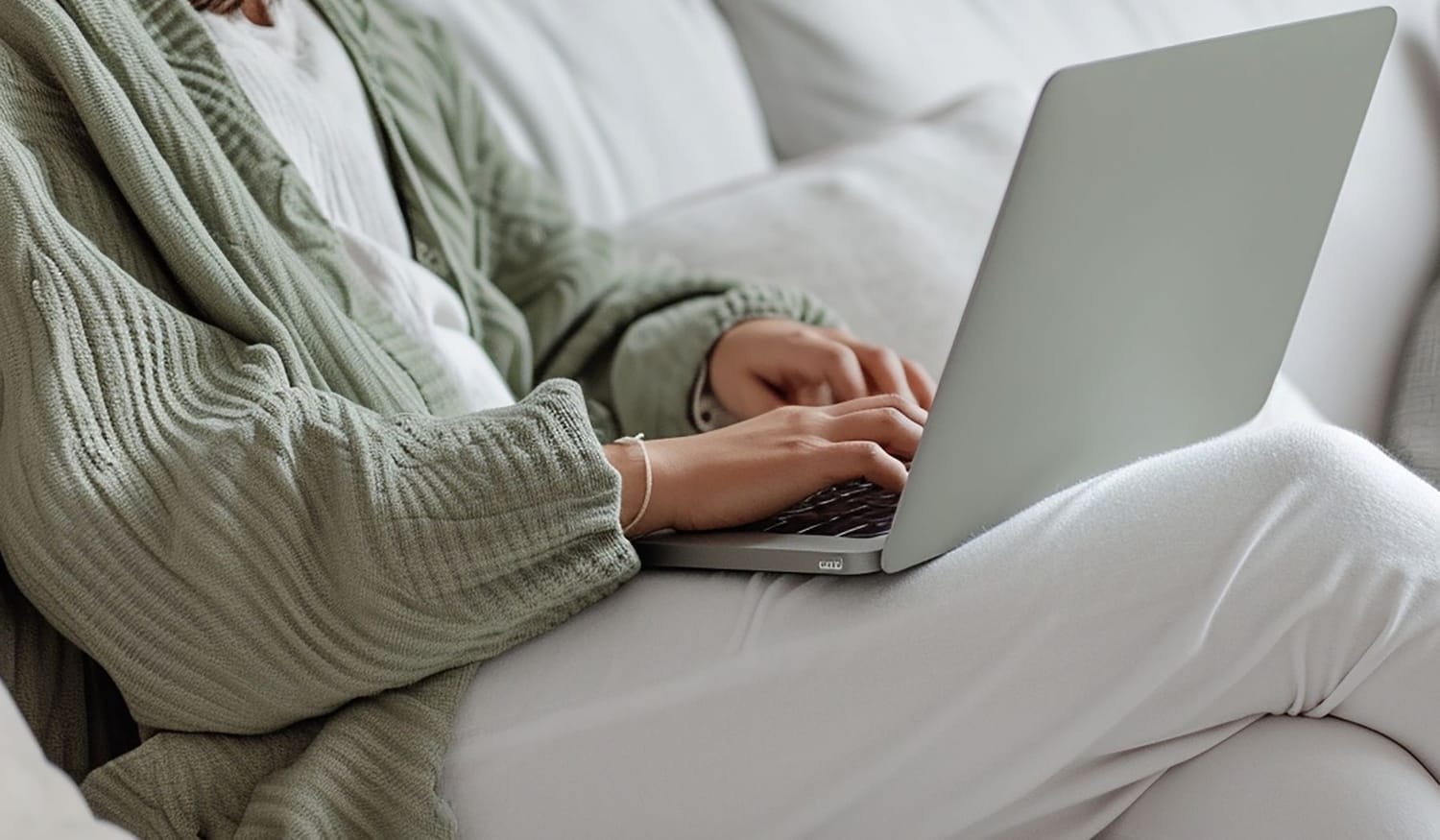 woman-typing-on-laptop-in-lounge