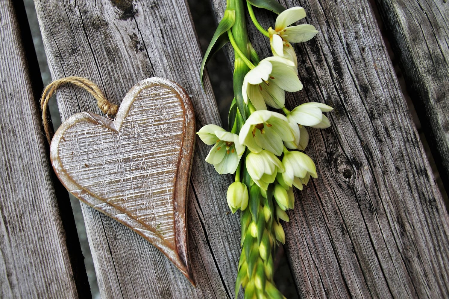 love-heart-to-express-woman-reconnecting-with-herself
