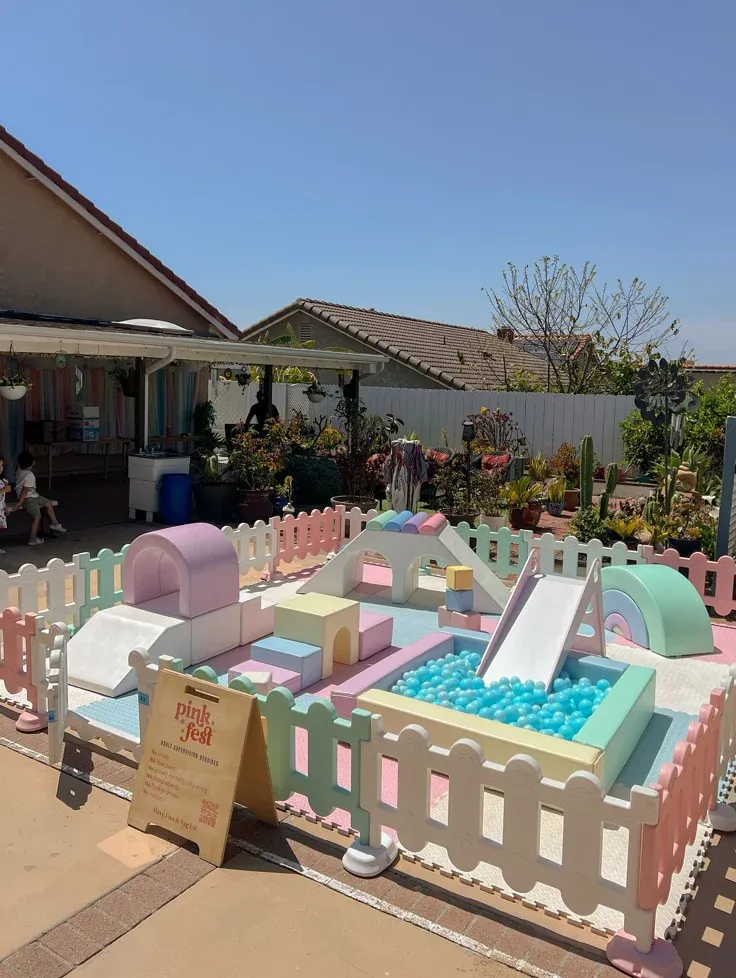 Plaza blanda pastel para fiestas infantiles