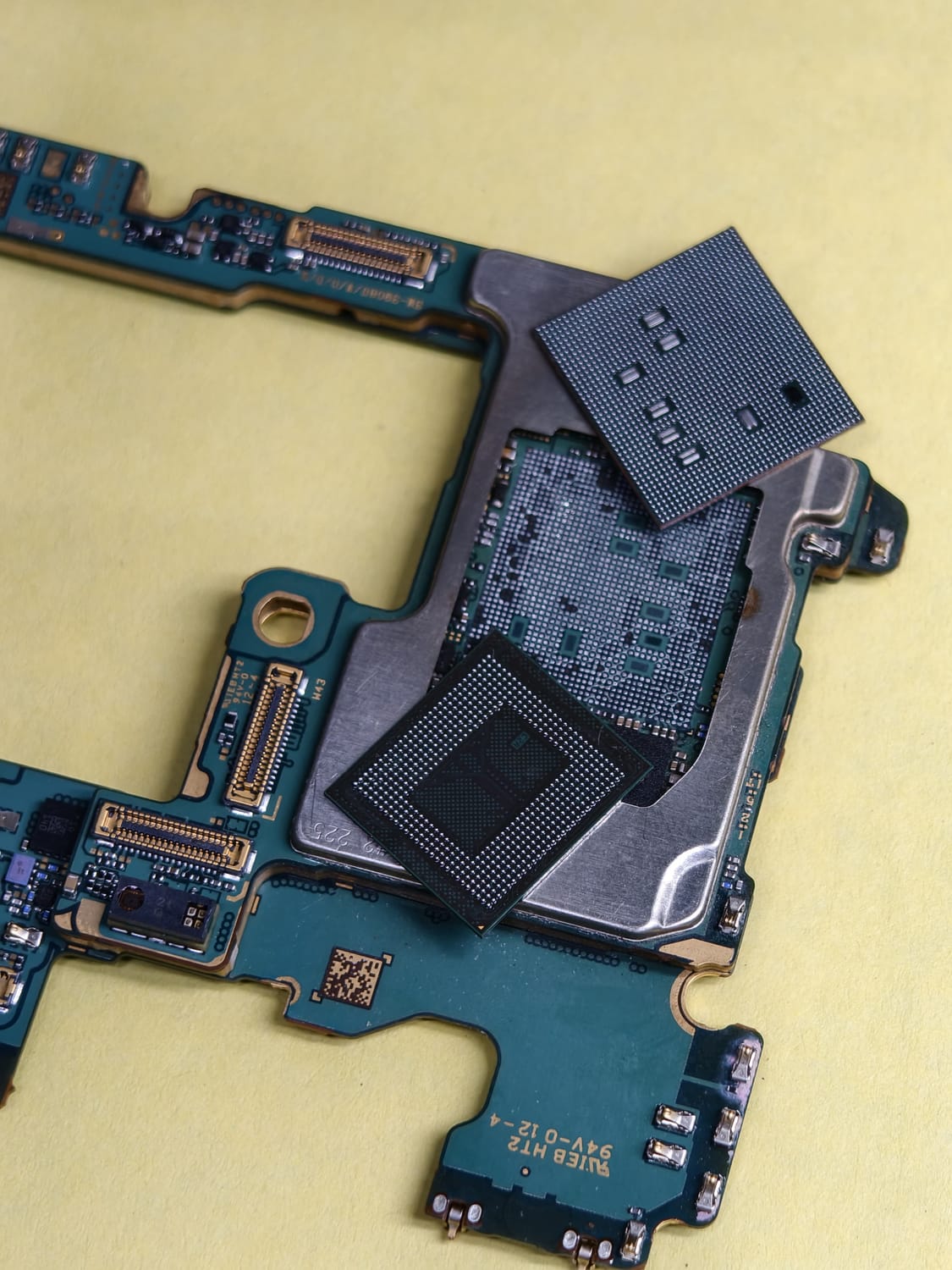 Samsung S23 Ultra dead phone CPU and RAM reballing process