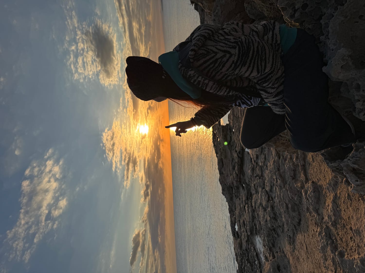 Image of the sun and sea