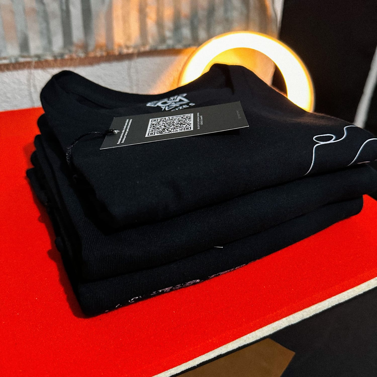 Detalle de playera personalizada con impresión DTF de CrissoMarket