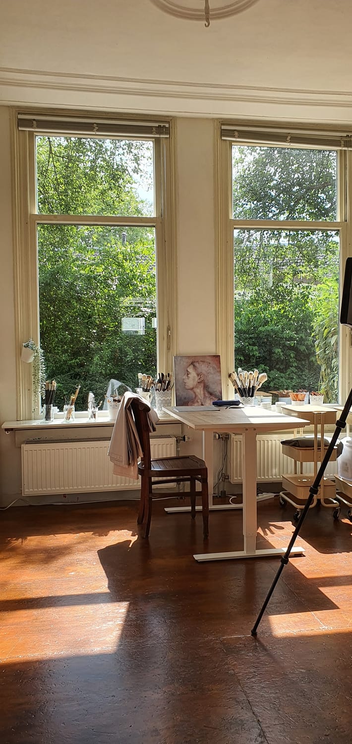 Atelier Juna Biagioni met warm zonlicht
