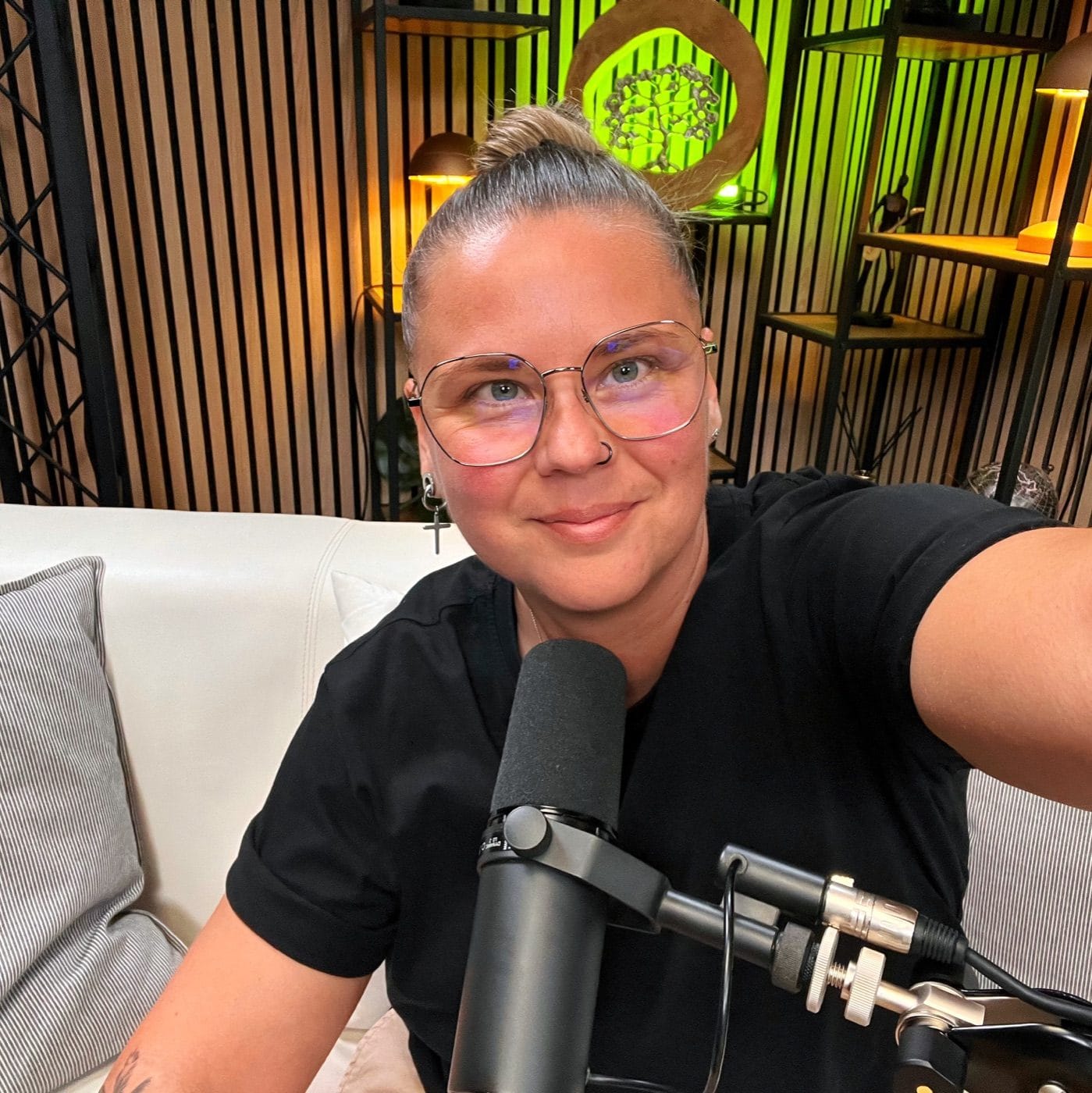 Pintér Noa Doren a Kifogások nélkül üzleti podcast felvételén