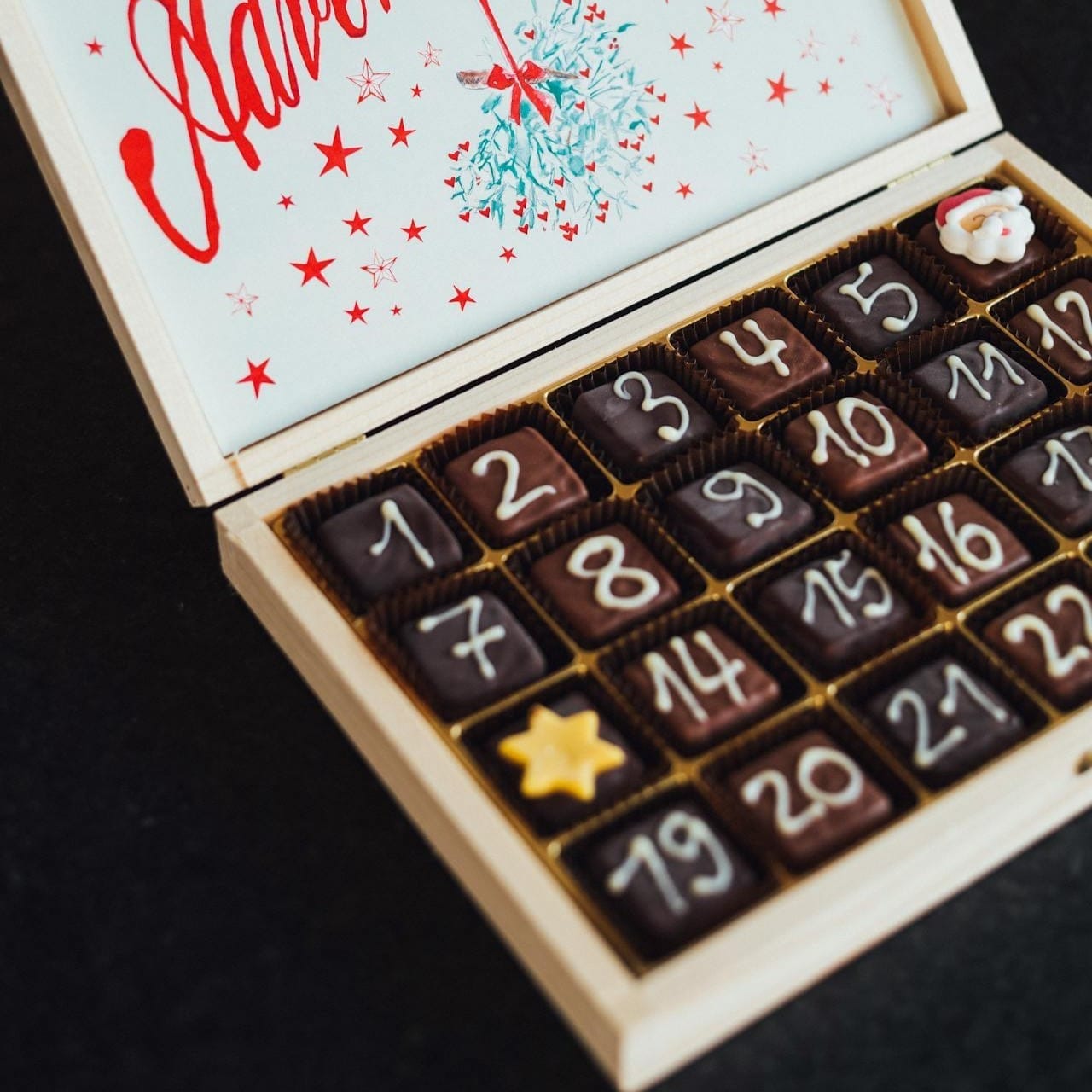 Μια σειρά από κύβους που έχουν επάνω νούμερα