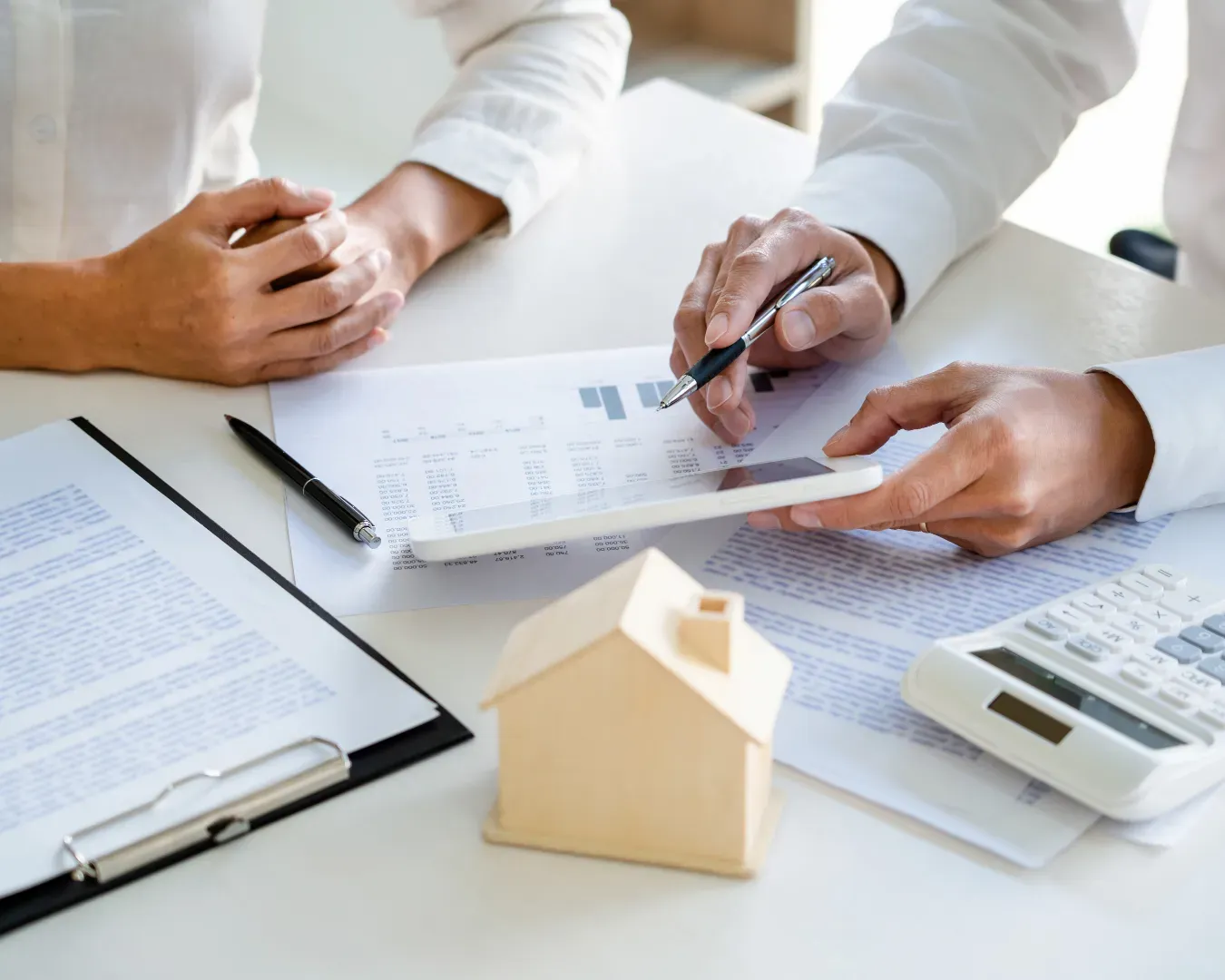 Análise de mercado imobiliário para definir preço de venda adequado ao imóvel.