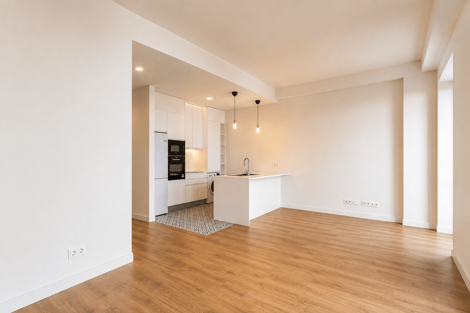 Sala e cozinha em open space de apartamento T2 no Águas Livres Flats