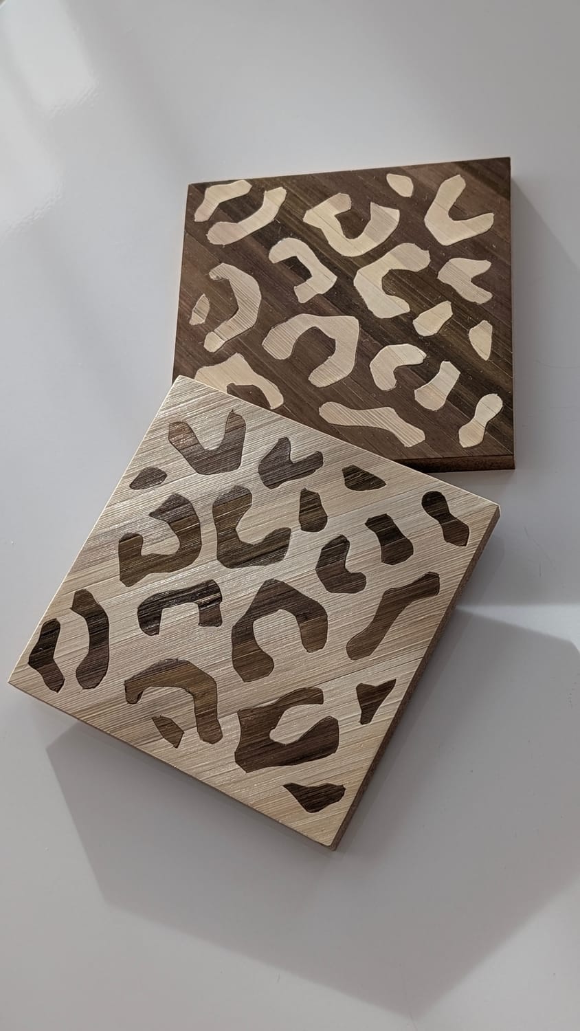 tableau mural motif léopard en marqueterie de paille