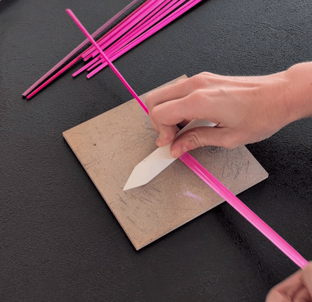 étape de l'ouverture de la paille en marqueterie