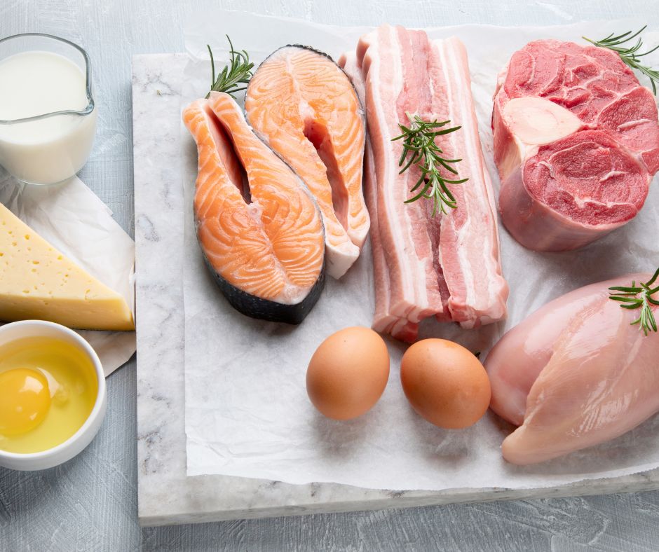 Repas saumon, viande, oeuf, formage