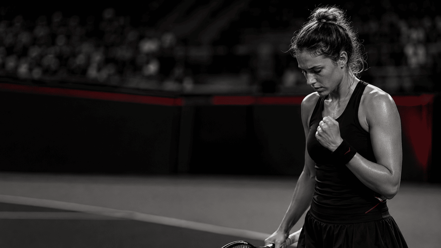 Joueuse de tennis concentrée en compétition préparation mentale Bonjour Coach