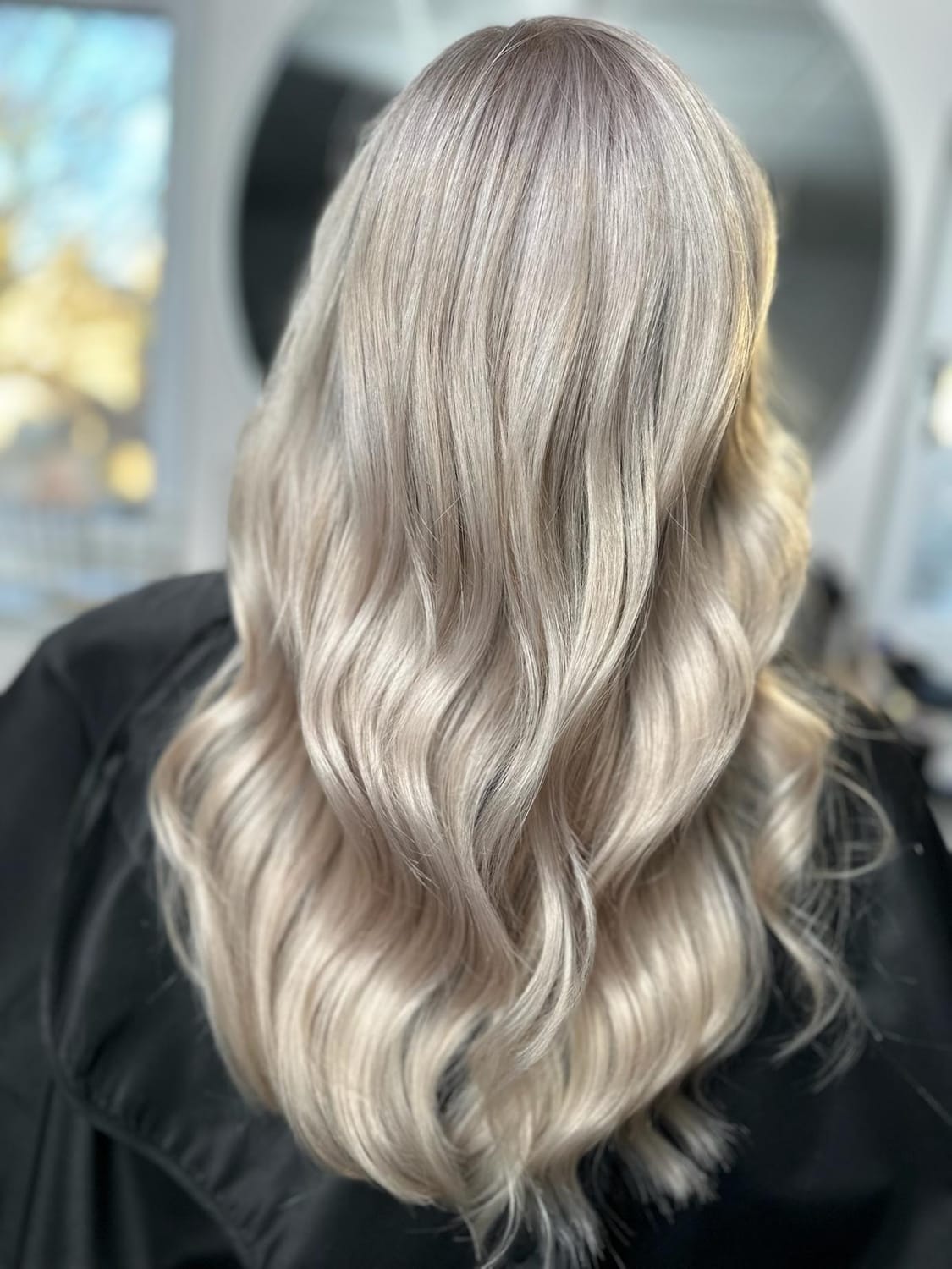 Czysty równy blond po zastosowaniu systemu z Mapy Udanego Blondu