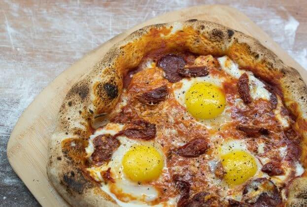 Quand mettre l'oeuf sur la pizza ?
